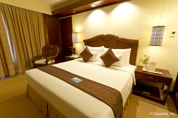 Hotel Waterfront Airport  Mactan