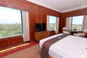 Hotel Waterfront Airport  Mactan