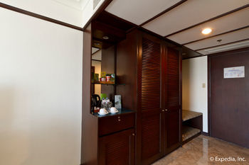 Hotel Waterfront Airport  Mactan