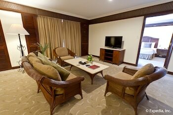 Hotel Waterfront Airport  Mactan