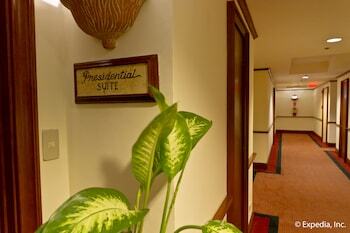 Hotel Waterfront Airport  Mactan
