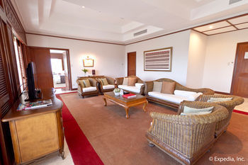 Hotel Waterfront Airport  Mactan
