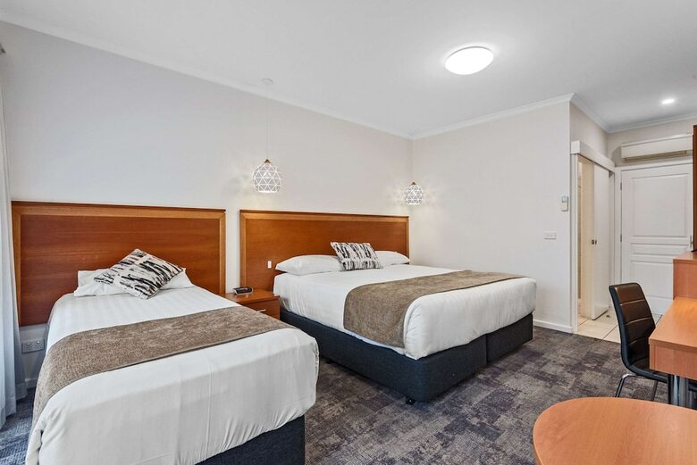 Hotel Comfort Inn Deakin Palms