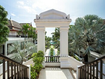 Hotel Kandaburi Resort & Spa