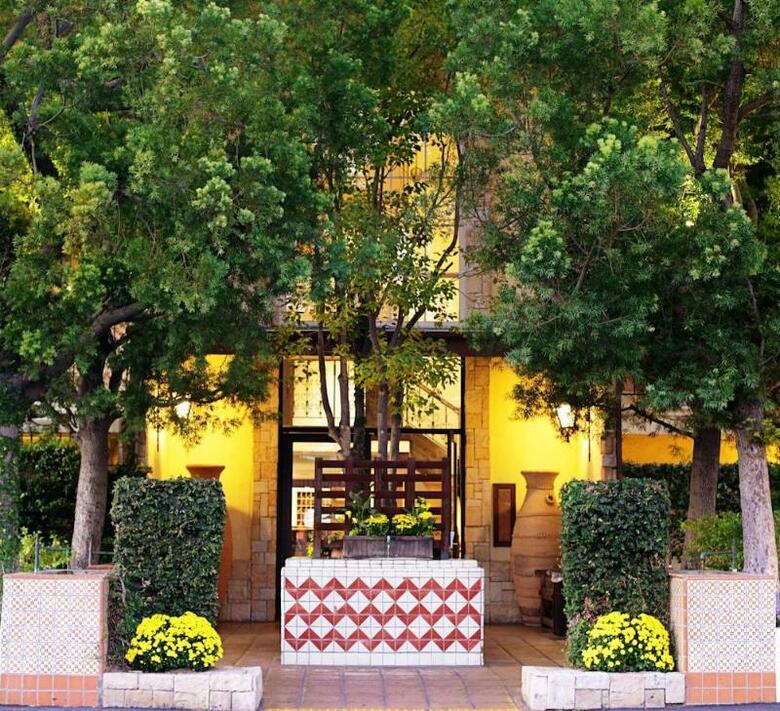 Pepper Tree Hotel