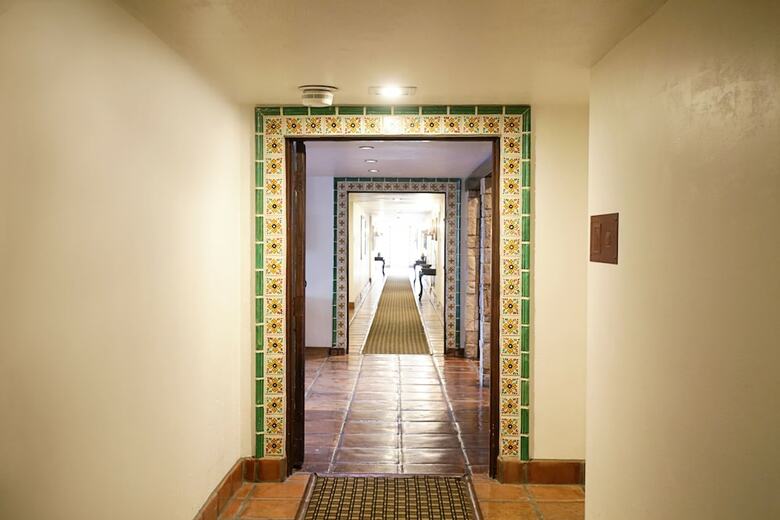 Pepper Tree Hotel