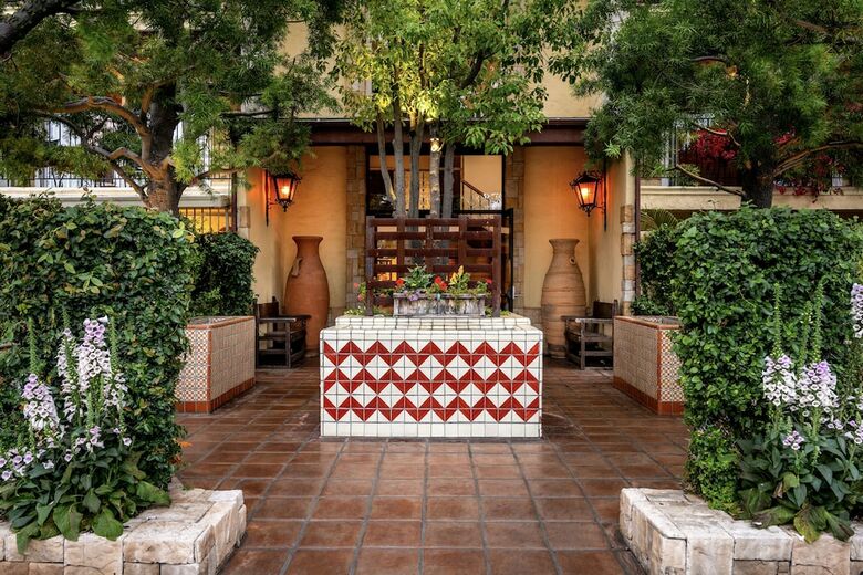 Pepper Tree Hotel