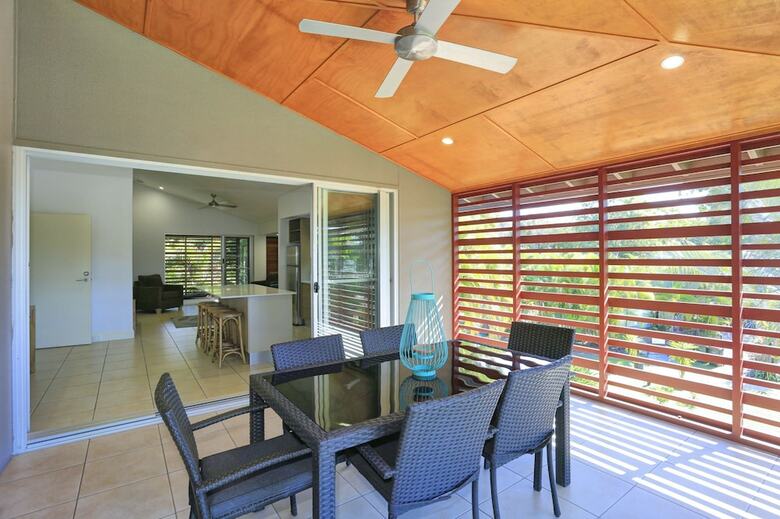 Aparthotel Sandcastles 1770 Motel & Resort