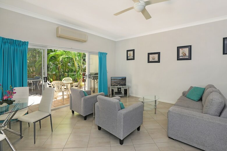 Aparthotel Sandcastles 1770 Motel & Resort