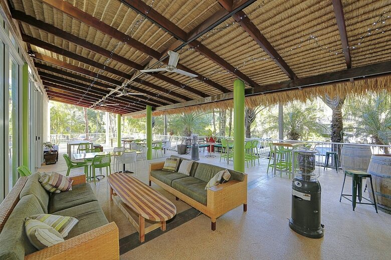 Aparthotel Sandcastles 1770 Motel & Resort