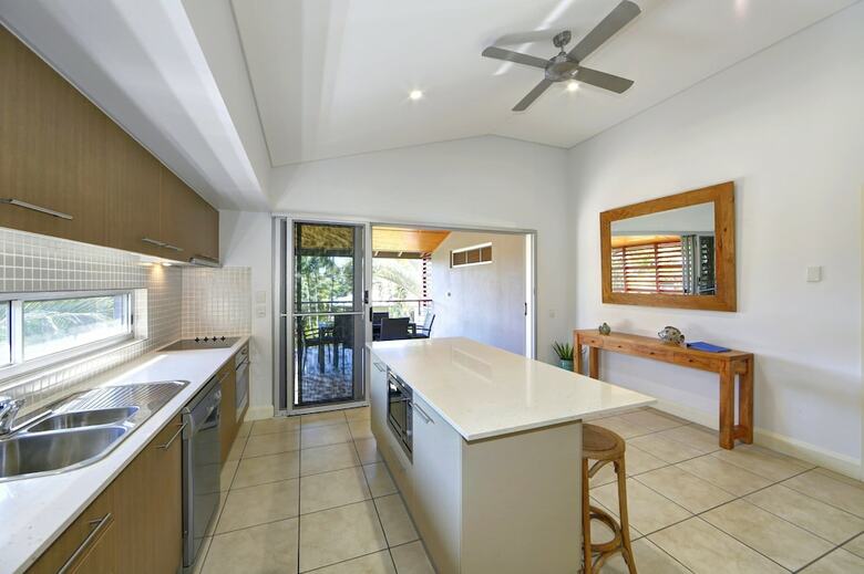 Aparthotel Sandcastles 1770 Motel & Resort