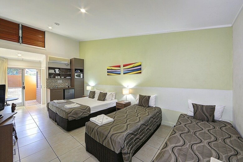 Aparthotel Sandcastles 1770 Motel & Resort