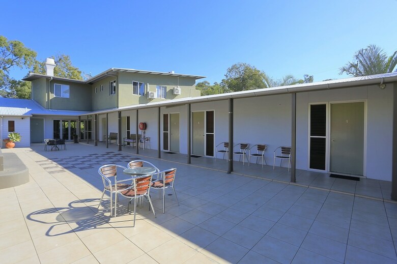 Aparthotel Sandcastles 1770 Motel & Resort