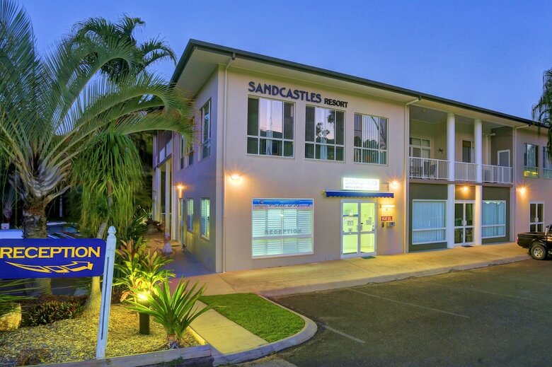 Aparthotel Sandcastles 1770 Motel & Resort
