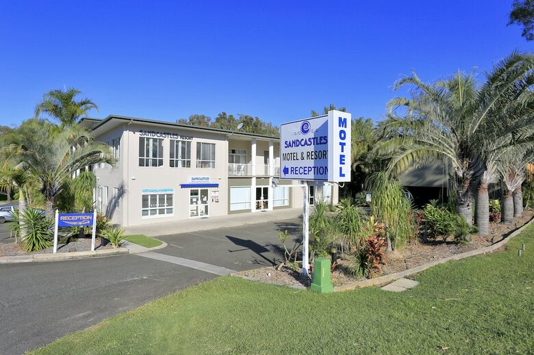 Aparthotel Sandcastles 1770 Motel & Resort