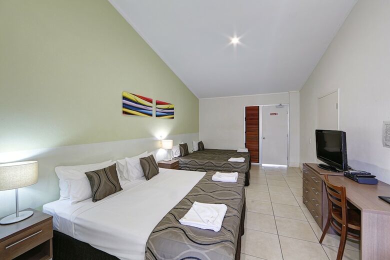 Aparthotel Sandcastles 1770 Motel & Resort