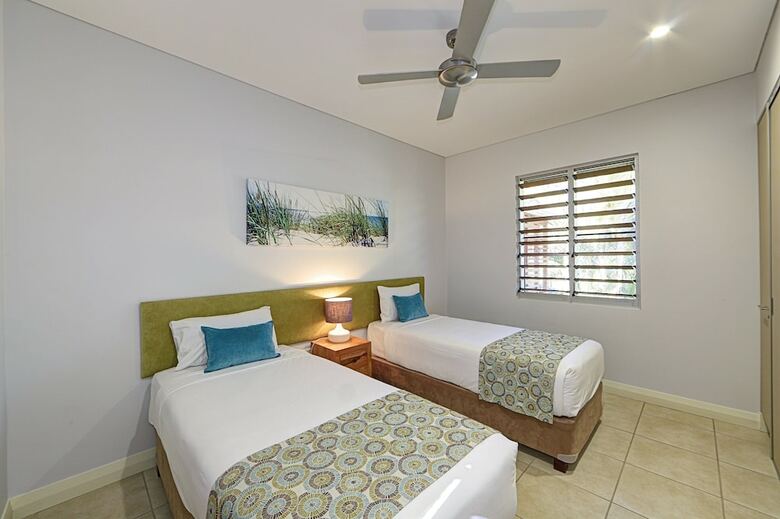 Aparthotel Sandcastles 1770 Motel & Resort