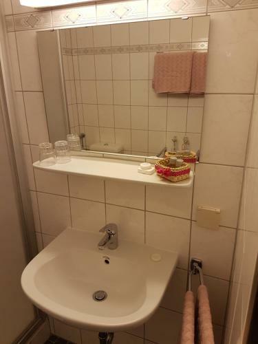 Hostal Helenental Pension & Apartments