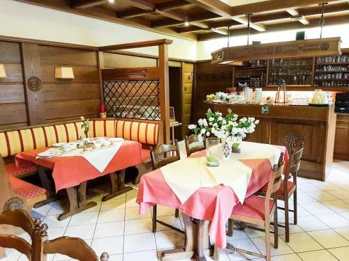 Hostal Helenental Pension & Apartments