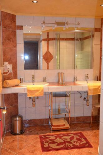 Hostal Appartements G�stehaus Schrott