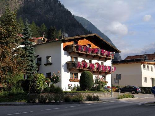 Hostal Appartements G�stehaus Schrott