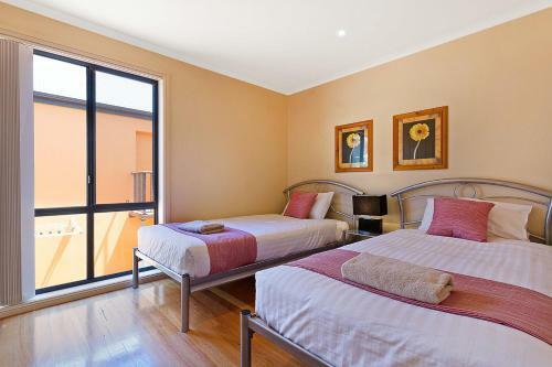 Snug Cove Villas