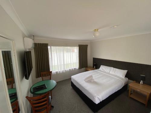 Hanging Rock Family Motel