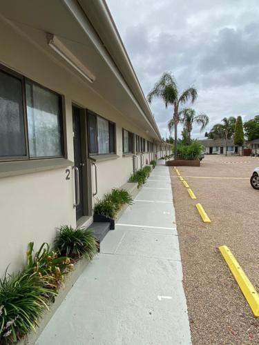 Hanging Rock Family Motel