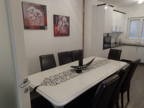Hostal Apartman Romansa ?itluk Sa 4 Spava?e Sobe
