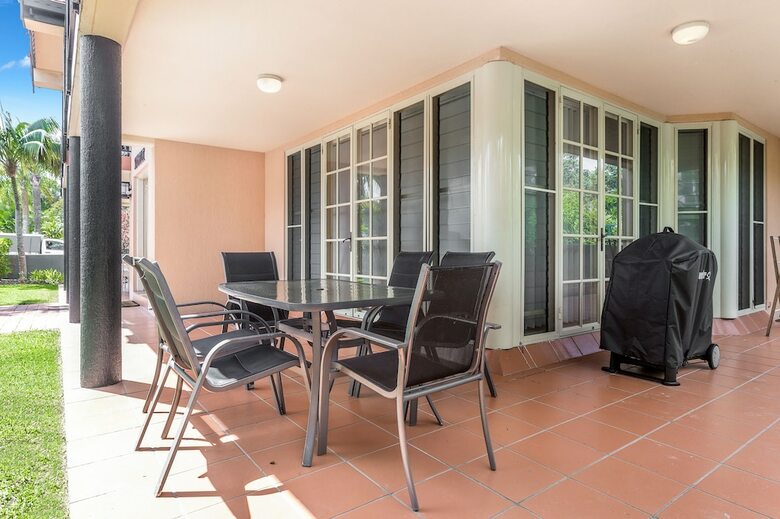 Apartamentos Sea Breeze On Main Beach