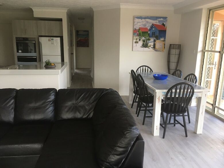 Apartamentos Sea Breeze On Main Beach