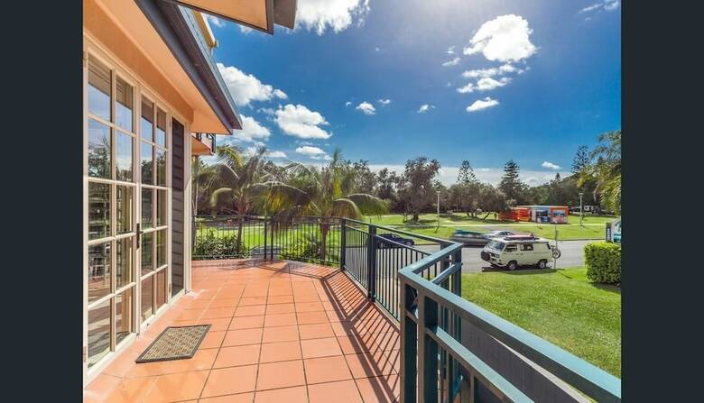 Apartamentos Sea Breeze On Main Beach