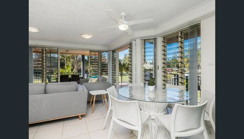 Apartamentos Sea Breeze On Main Beach