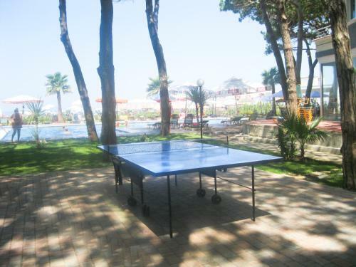 2 Beachfront Apartments + Parking + Wifi