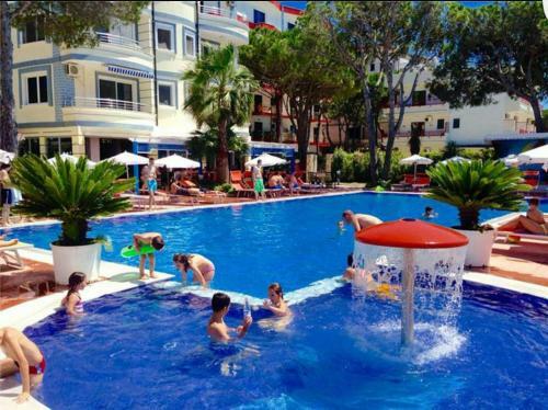 2 Beachfront Apartments + Parking + Wifi