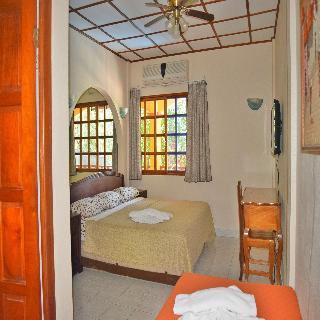 Tres Banderas Hotel(hdo)