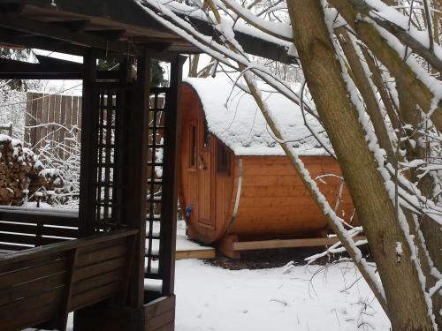 Mini Hotel �bernachten Im Gurkenfass