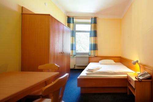 Euro Youth Hotel & Krone