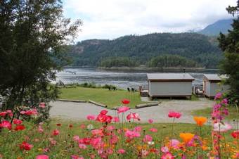 Hotel Backeddy Resort And Marina