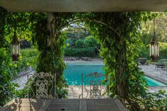 Hostal The Rhone Retreat