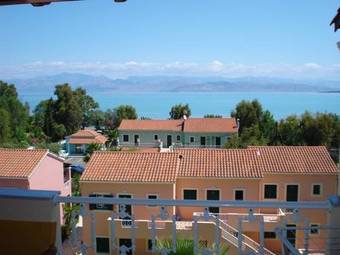 Robolla Beach Aparthotel