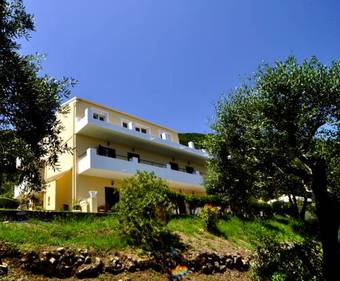 Veroniki Studios & Apartments