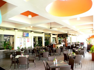 Hotel Le Grandeur Palm Resort