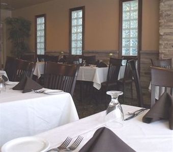 Hotel Monte Carlo Inns Barrie Suites