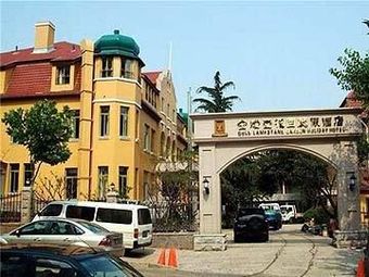 Hotel Gold Lampstand Garden Holiday