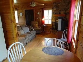 Bed & Breakfast Engadine Inn & Cabins