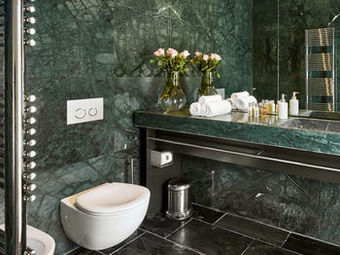 Hotel Maanja Lake Front Suite And Restaurant