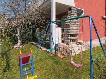 Four-bedroom Holiday Home In Srinjine