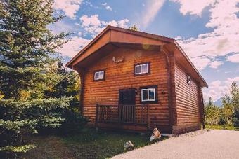 Glacier House Hotel & Resort