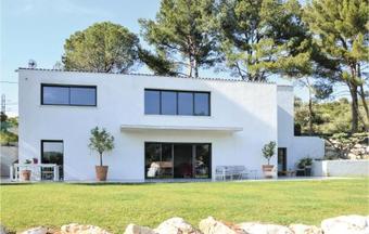 Three-bedroom Holiday Home In Allauch